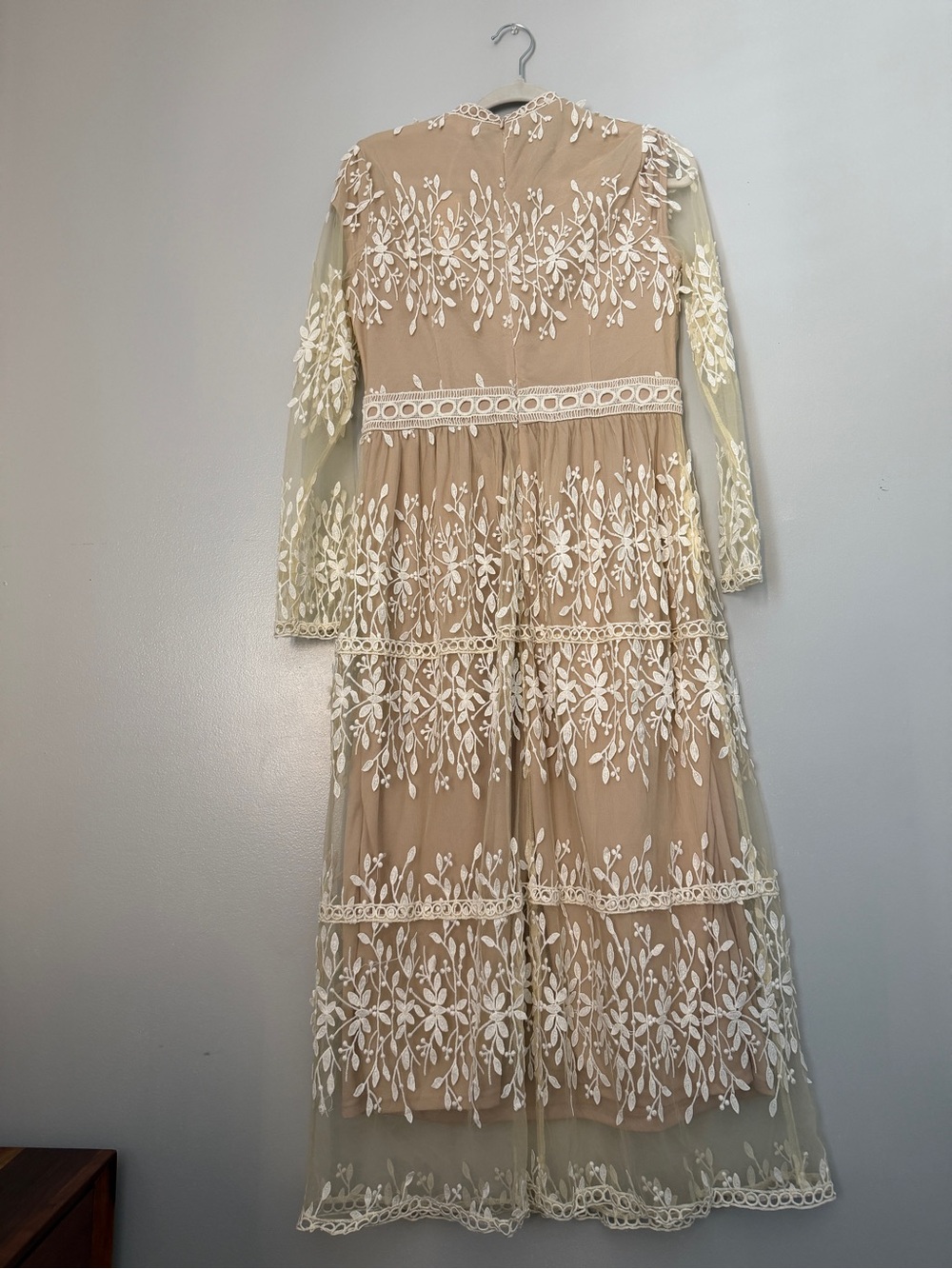 Roolee Embroidered Ivory Lace Overlay Dress Size M - Picture 6 of 8